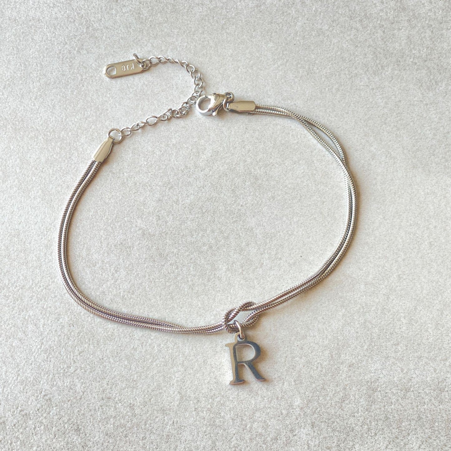 Nyt bogstav AZ Kærlighedsknude Armbånd Til Kvinder Par Guld Farve Dainty Snake Chain Charm Armbånd Rustfrit Stål Smykker Gave Valentinsdag gaver