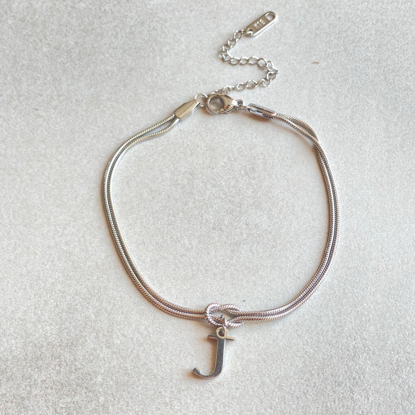 Nyt bogstav AZ Kærlighedsknude Armbånd Til Kvinder Par Guld Farve Dainty Snake Chain Charm Armbånd Rustfrit Stål Smykker Gave Valentinsdag gaver