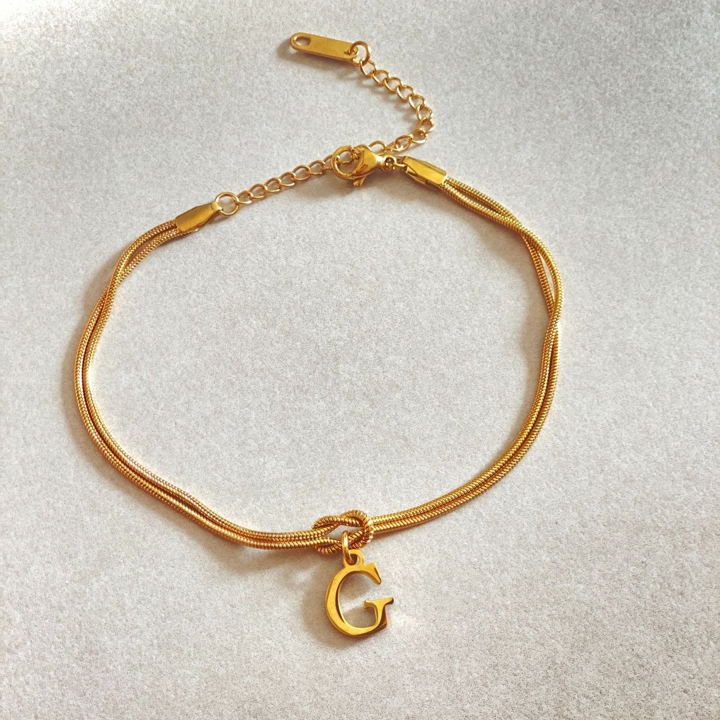 Nyt bogstav AZ Kærlighedsknude Armbånd Til Kvinder Par Guld Farve Dainty Snake Chain Charm Armbånd Rustfrit Stål Smykker Gave Valentinsdag gaver