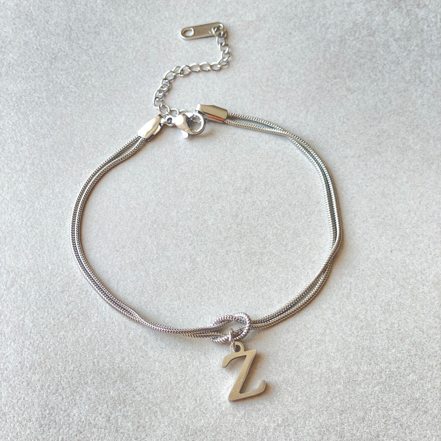 Nyt bogstav AZ Kærlighedsknude Armbånd Til Kvinder Par Guld Farve Dainty Snake Chain Charm Armbånd Rustfrit Stål Smykker Gave Valentinsdag gaver