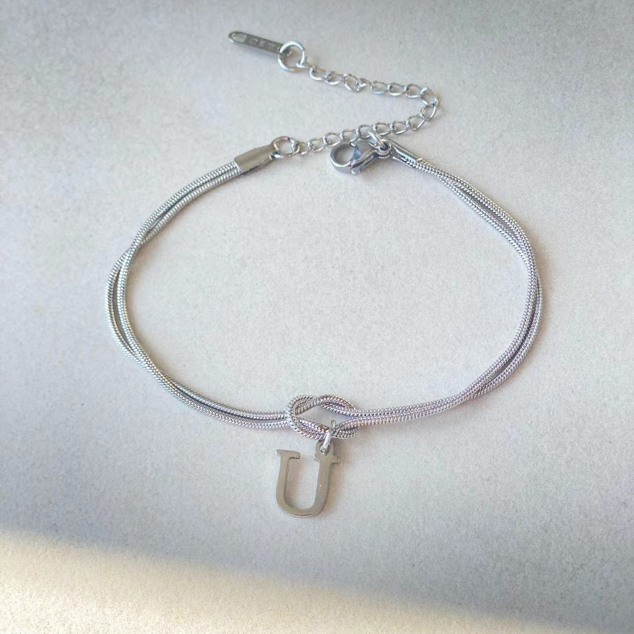 Nyt bogstav AZ Kærlighedsknude Armbånd Til Kvinder Par Guld Farve Dainty Snake Chain Charm Armbånd Rustfrit Stål Smykker Gave Valentinsdag gaver