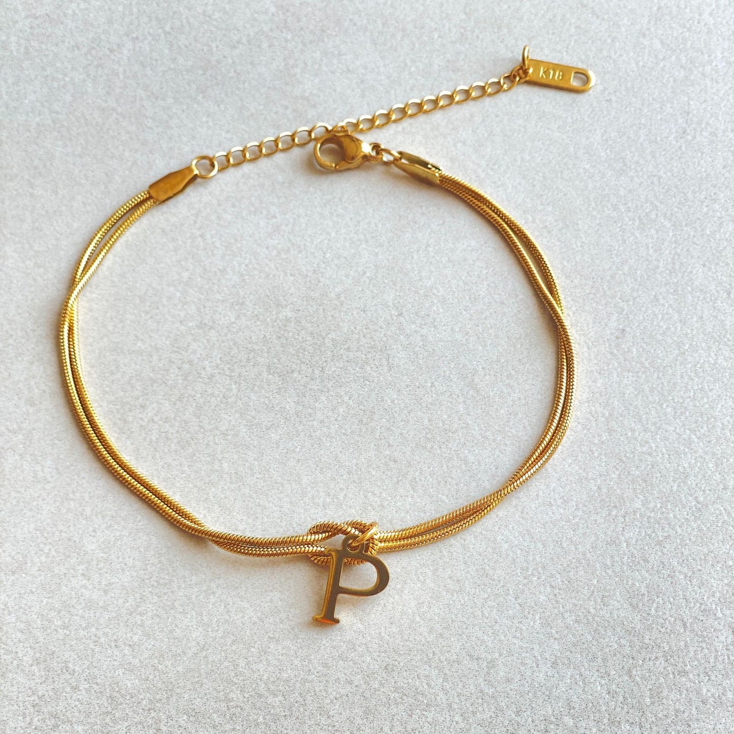 Nyt bogstav AZ Kærlighedsknude Armbånd Til Kvinder Par Guld Farve Dainty Snake Chain Charm Armbånd Rustfrit Stål Smykker Gave Valentinsdag gaver