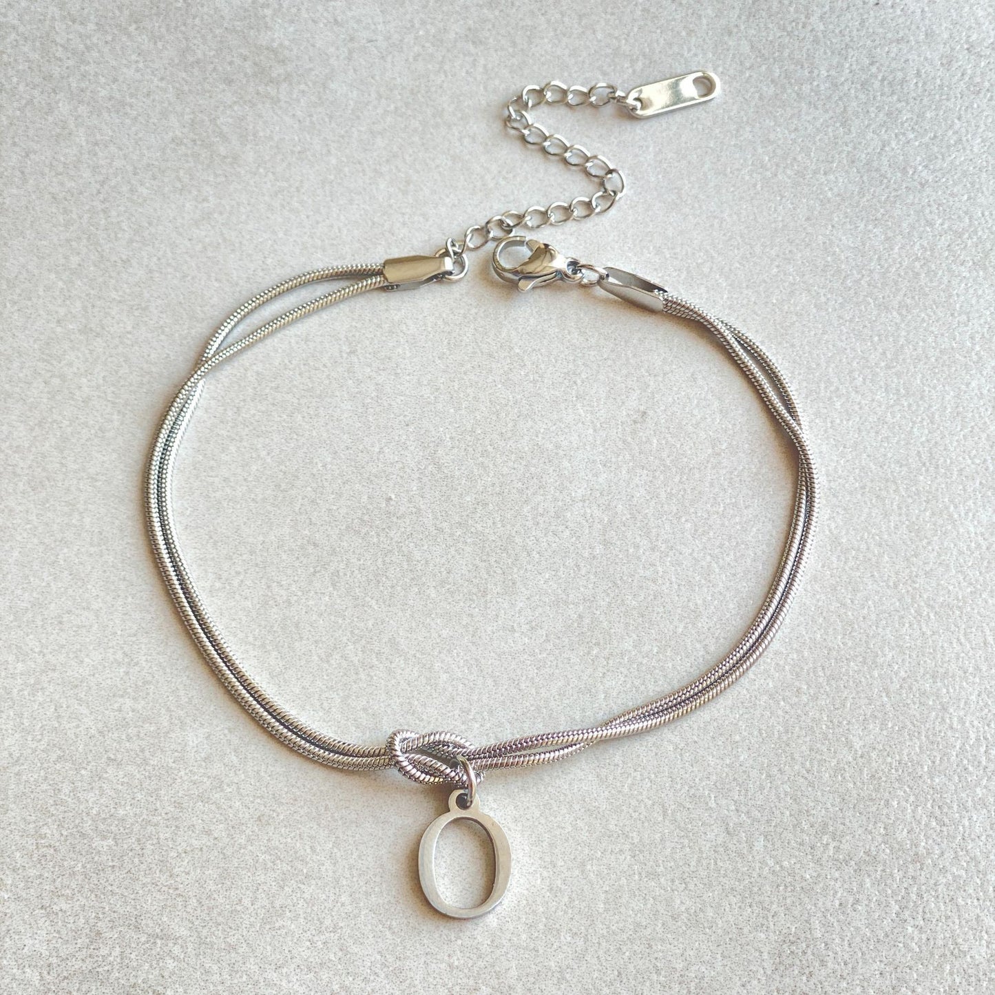 Nyt bogstav AZ Kærlighedsknude Armbånd Til Kvinder Par Guld Farve Dainty Snake Chain Charm Armbånd Rustfrit Stål Smykker Gave Valentinsdag gaver