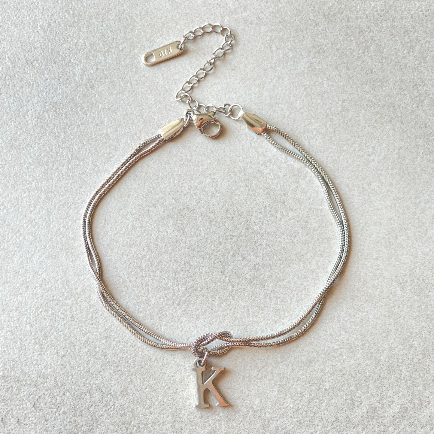 Nyt bogstav AZ Kærlighedsknude Armbånd Til Kvinder Par Guld Farve Dainty Snake Chain Charm Armbånd Rustfrit Stål Smykker Gave Valentinsdag gaver