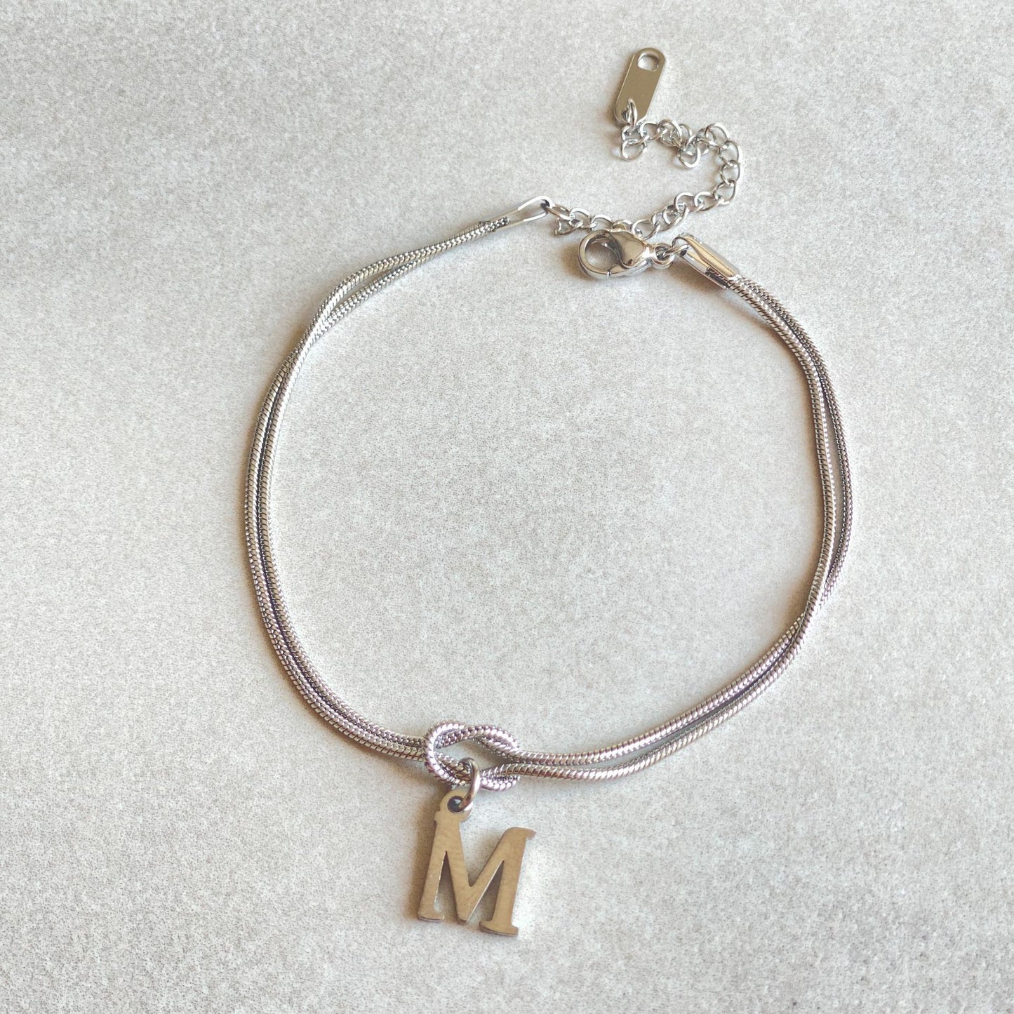 Nyt bogstav AZ Kærlighedsknude Armbånd Til Kvinder Par Guld Farve Dainty Snake Chain Charm Armbånd Rustfrit Stål Smykker Gave Valentinsdag gaver