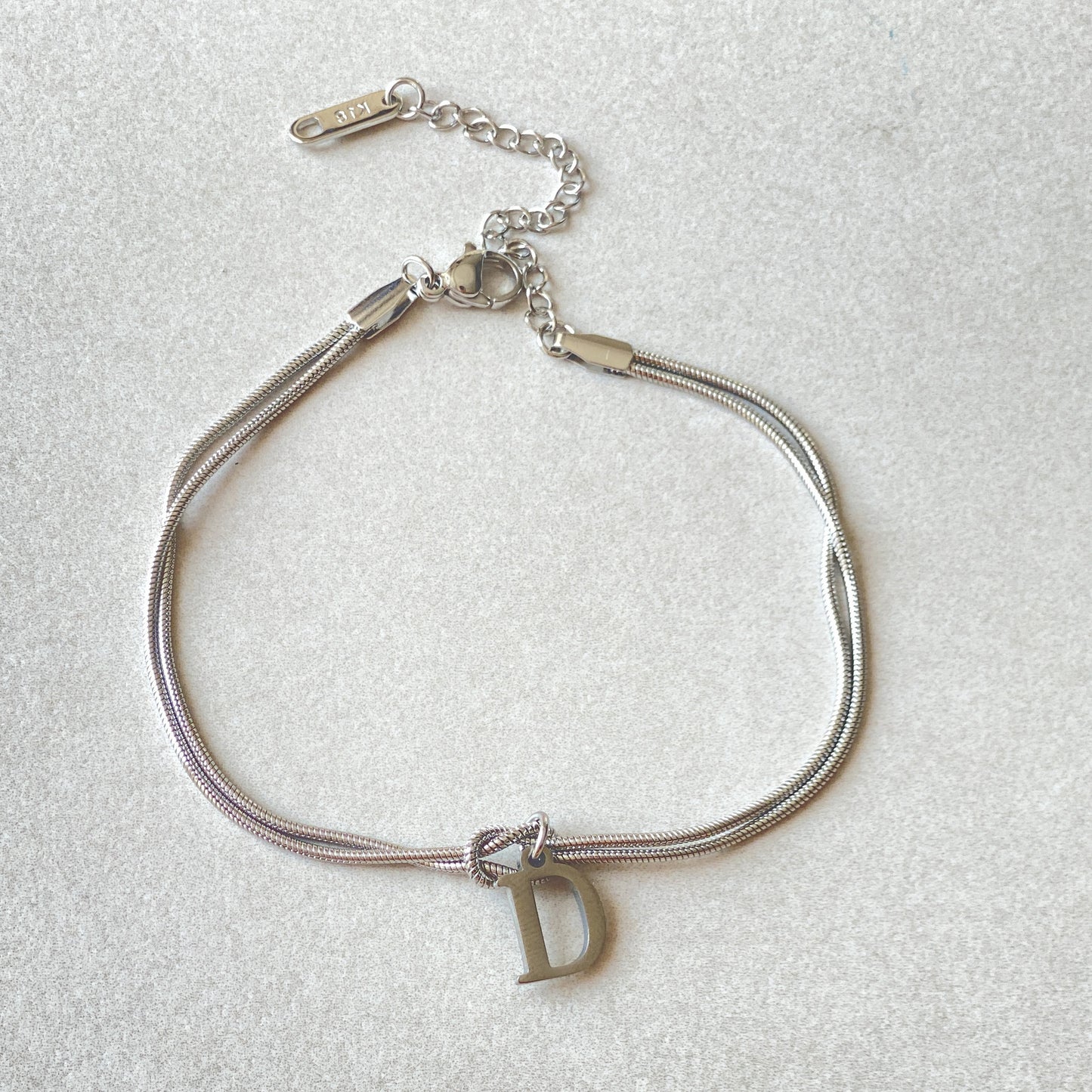 Nyt bogstav AZ Kærlighedsknude Armbånd Til Kvinder Par Guld Farve Dainty Snake Chain Charm Armbånd Rustfrit Stål Smykker Gave Valentinsdag gaver