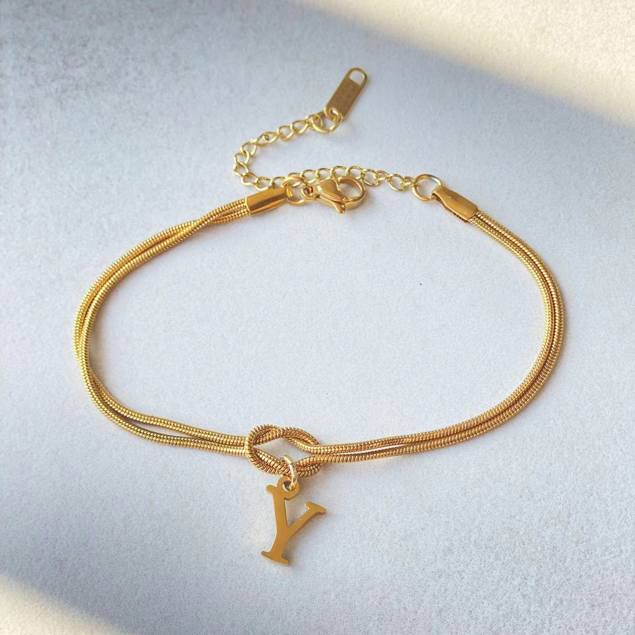 Nyt bogstav AZ Kærlighedsknude Armbånd Til Kvinder Par Guld Farve Dainty Snake Chain Charm Armbånd Rustfrit Stål Smykker Gave Valentinsdag gaver