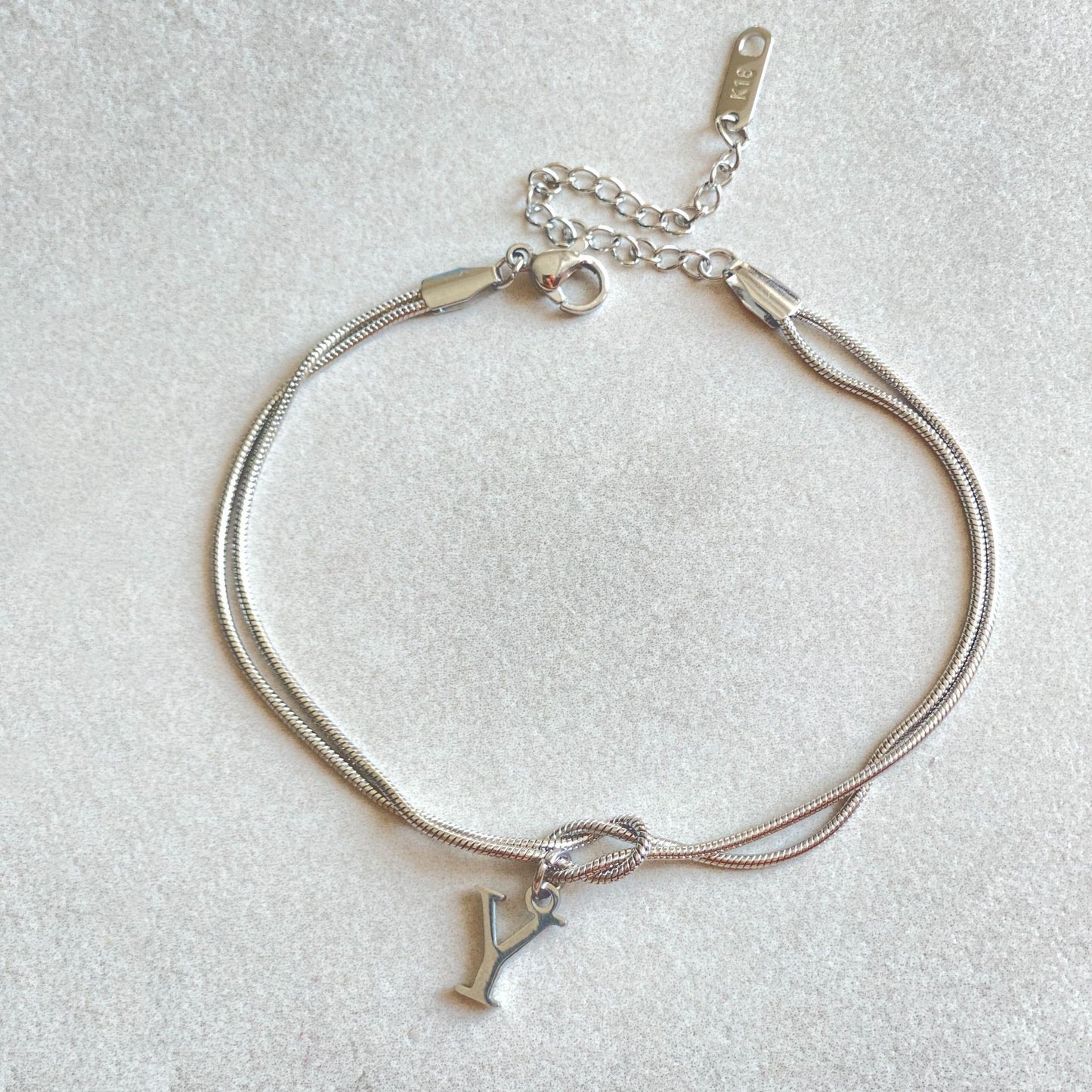 Nyt bogstav AZ Kærlighedsknude Armbånd Til Kvinder Par Guld Farve Dainty Snake Chain Charm Armbånd Rustfrit Stål Smykker Gave Valentinsdag gaver