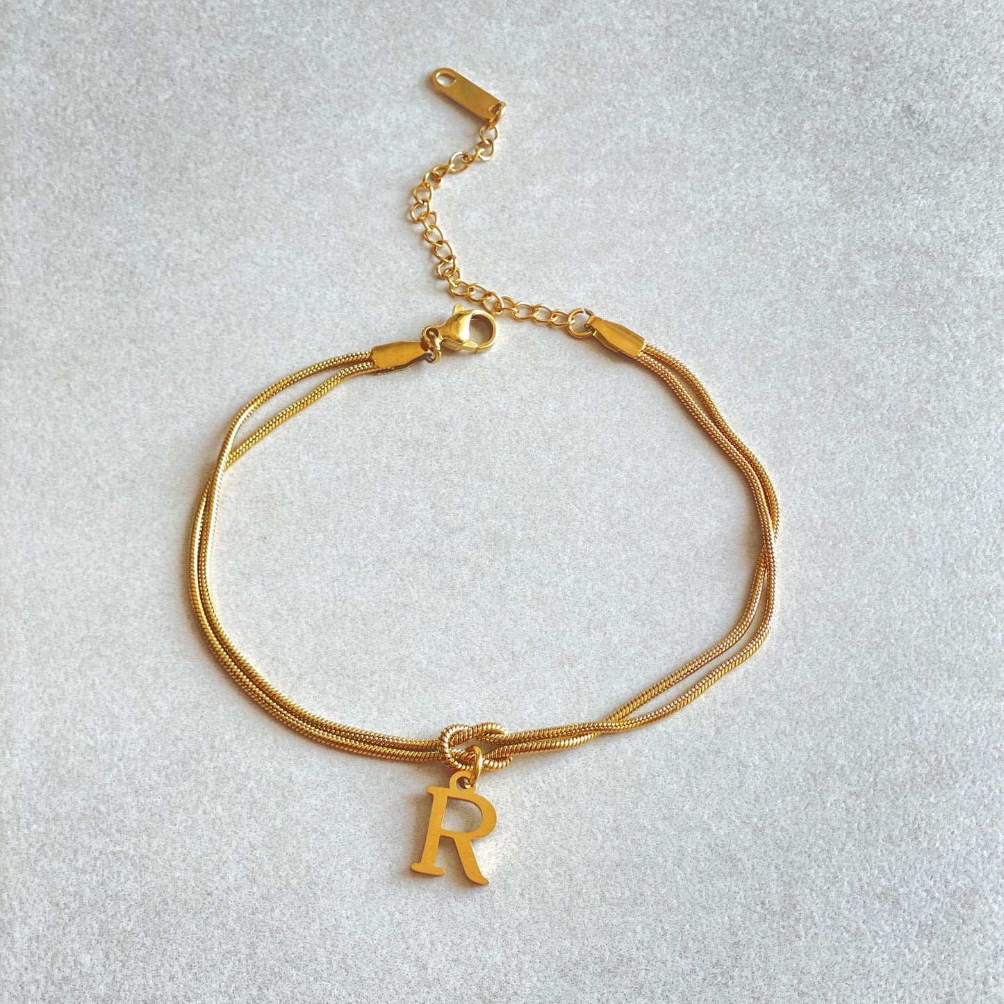 Nyt bogstav AZ Kærlighedsknude Armbånd Til Kvinder Par Guld Farve Dainty Snake Chain Charm Armbånd Rustfrit Stål Smykker Gave Valentinsdag gaver