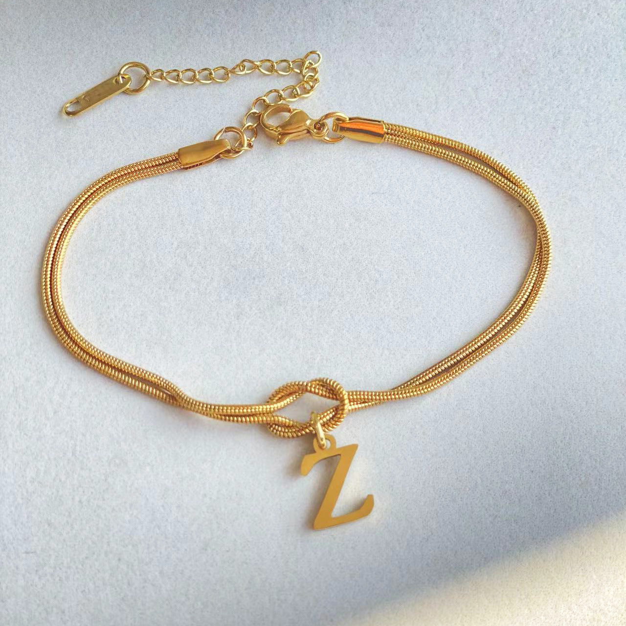 Nyt bogstav AZ Kærlighedsknude Armbånd Til Kvinder Par Guld Farve Dainty Snake Chain Charm Armbånd Rustfrit Stål Smykker Gave Valentinsdag gaver