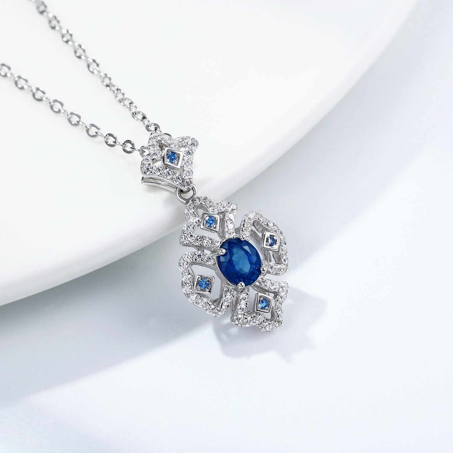 S925 Sølv Retro Mønster Halskæde Kvinders Alsidig Natural Safir Pendant