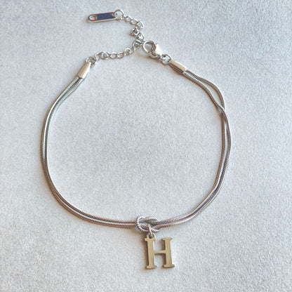 Nyt bogstav AZ Kærlighedsknude Armbånd Til Kvinder Par Guld Farve Dainty Snake Chain Charm Armbånd Rustfrit Stål Smykker Gave Valentinsdag gaver