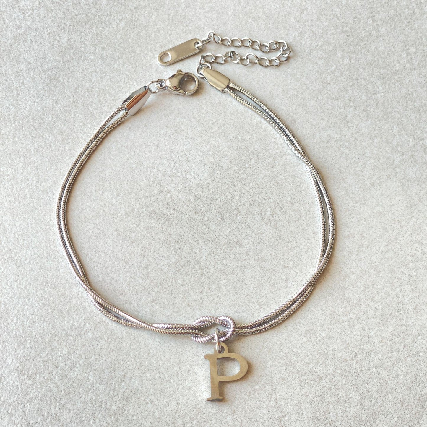 Nyt bogstav AZ Kærlighedsknude Armbånd Til Kvinder Par Guld Farve Dainty Snake Chain Charm Armbånd Rustfrit Stål Smykker Gave Valentinsdag gaver