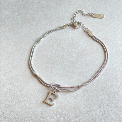 Nyt bogstav AZ Kærlighedsknude Armbånd Til Kvinder Par Guld Farve Dainty Snake Chain Charm Armbånd Rustfrit Stål Smykker Gave Valentinsdag gaver