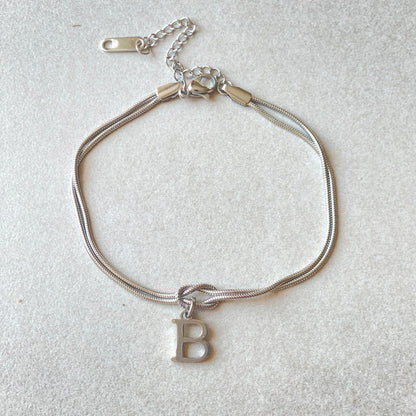 Nyt bogstav AZ Kærlighedsknude Armbånd Til Kvinder Par Guld Farve Dainty Snake Chain Charm Armbånd Rustfrit Stål Smykker Gave Valentinsdag gaver