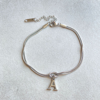 Nyt bogstav AZ Kærlighedsknude Armbånd Til Kvinder Par Guld Farve Dainty Snake Chain Charm Armbånd Rustfrit Stål Smykker Gave Valentinsdag gaver